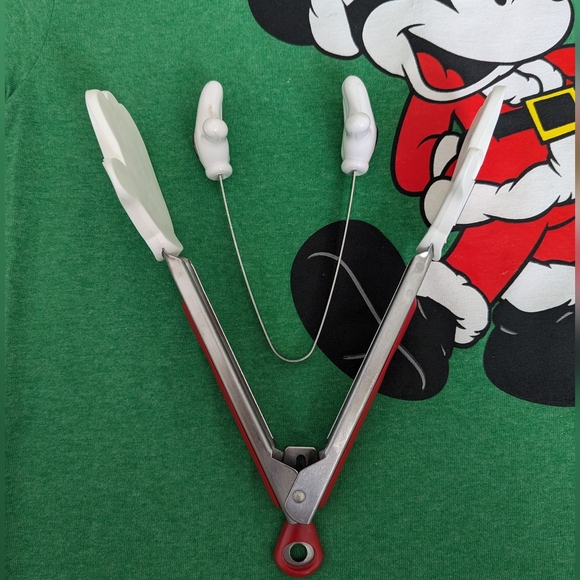 7 Pc BUNDLE Best of Mickey Mouse Kitchen Gadgets Disney Park Iconic Gloves - Picture 9 of 15